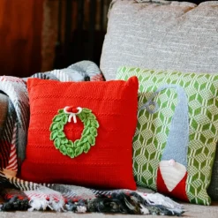 Fashion Green Wreath 10″ Pillow Pillows